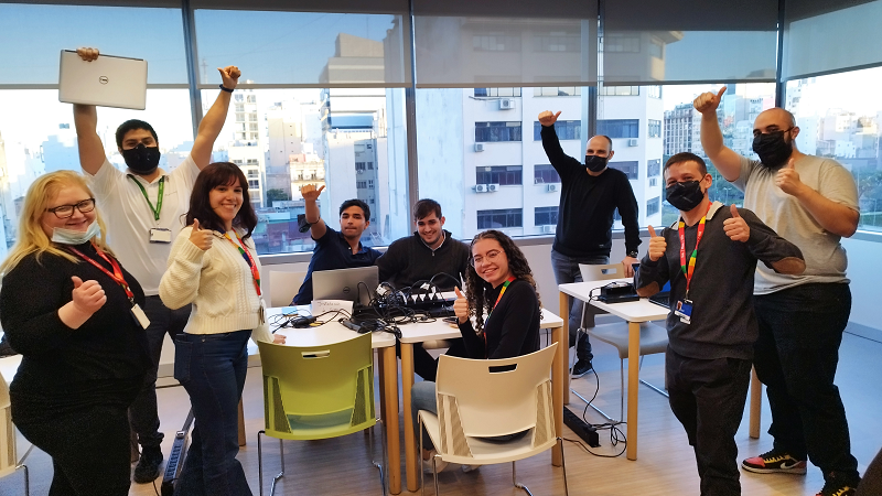 Buenos Aires Technologists Bring Life to Old Computers in Support of Their Community